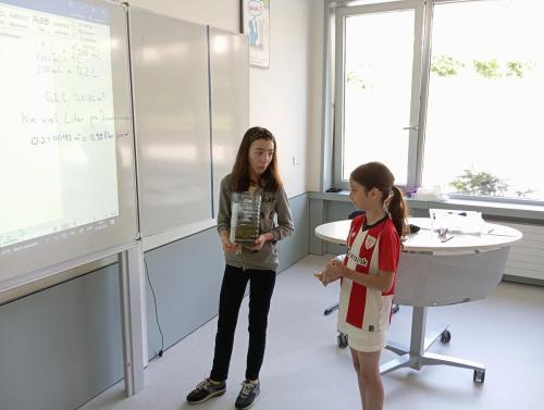 Proyecto STEM de pluviómetros, preparación para los exámenes oficiales, evento sobre el Campeonato Europeo de Atletismo y merendolas de fin de curso / STEM-Projekt mit Regenmessern, Vorbereitung auf offizielle Prüfungen, Event zur Leichtathletik Europameisterschaft und Abschlussfeiern am Ende des Kurses