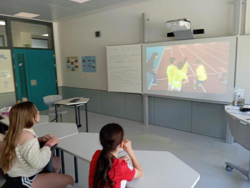 Proyecto STEM de pluviómetros, preparación para los exámenes oficiales, evento sobre el Campeonato Europeo de Atletismo y merendolas de fin de curso / STEM-Projekt mit Regenmessern, Vorbereitung auf offizielle Prüfungen, Event zur Leichtathletik Europameisterschaft und Abschlussfeiern am Ende des Kurses