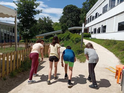 Proyecto STEM de pluviómetros, preparación para los exámenes oficiales, evento sobre el Campeonato Europeo de Atletismo y merendolas de fin de curso / STEM-Projekt mit Regenmessern, Vorbereitung auf offizielle Prüfungen, Event zur Leichtathletik Europameisterschaft und Abschlussfeiern am Ende des Kurses