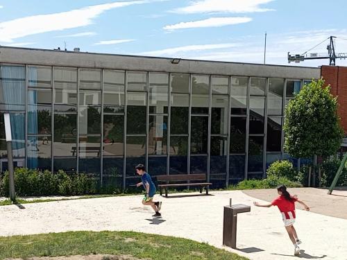 Proyecto STEM de pluviómetros, preparación para los exámenes oficiales, evento sobre el Campeonato Europeo de Atletismo y merendolas de fin de curso / STEM-Projekt mit Regenmessern, Vorbereitung auf offizielle Prüfungen, Event zur Leichtathletik Europameisterschaft und Abschlussfeiern am Ende des Kurses
