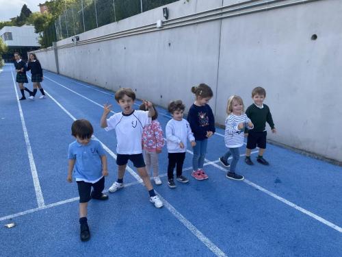 Proyecto STEM de pluviómetros, preparación para los exámenes oficiales, evento sobre el Campeonato Europeo de Atletismo y merendolas de fin de curso / STEM-Projekt mit Regenmessern, Vorbereitung auf offizielle Prüfungen, Event zur Leichtathletik Europameisterschaft und Abschlussfeiern am Ende des Kurses