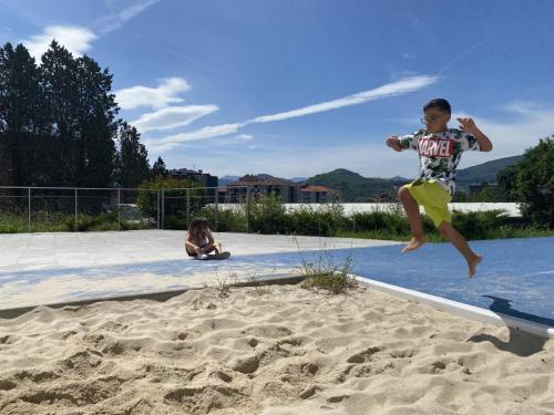 Proyecto STEM de pluviómetros, preparación para los exámenes oficiales, evento sobre el Campeonato Europeo de Atletismo y merendolas de fin de curso / STEM-Projekt mit Regenmessern, Vorbereitung auf offizielle Prüfungen, Event zur Leichtathletik Europameisterschaft und Abschlussfeiern am Ende des Kurses