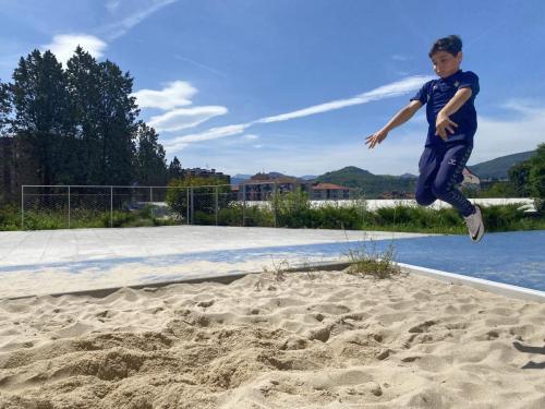 Proyecto STEM de pluviómetros, preparación para los exámenes oficiales, evento sobre el Campeonato Europeo de Atletismo y merendolas de fin de curso / STEM-Projekt mit Regenmessern, Vorbereitung auf offizielle Prüfungen, Event zur Leichtathletik Europameisterschaft und Abschlussfeiern am Ende des Kurses