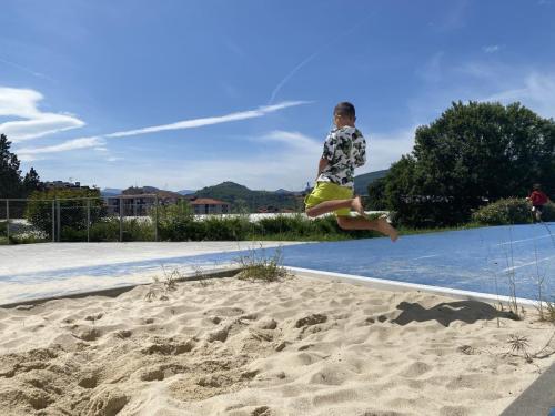 Proyecto STEM de pluviómetros, preparación para los exámenes oficiales, evento sobre el Campeonato Europeo de Atletismo y merendolas de fin de curso / STEM-Projekt mit Regenmessern, Vorbereitung auf offizielle Prüfungen, Event zur Leichtathletik Europameisterschaft und Abschlussfeiern am Ende des Kurses