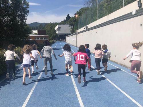 Proyecto STEM de pluviómetros, preparación para los exámenes oficiales, evento sobre el Campeonato Europeo de Atletismo y merendolas de fin de curso / STEM-Projekt mit Regenmessern, Vorbereitung auf offizielle Prüfungen, Event zur Leichtathletik Europameisterschaft und Abschlussfeiern am Ende des Kurses