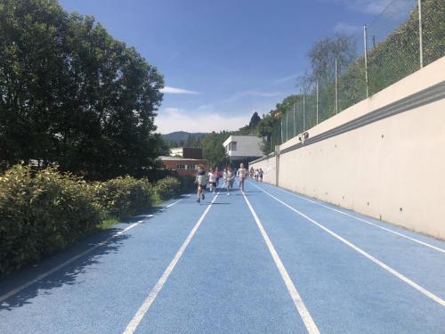 Proyecto STEM de pluviómetros, preparación para los exámenes oficiales, evento sobre el Campeonato Europeo de Atletismo y merendolas de fin de curso / STEM-Projekt mit Regenmessern, Vorbereitung auf offizielle Prüfungen, Event zur Leichtathletik Europameisterschaft und Abschlussfeiern am Ende des Kurses