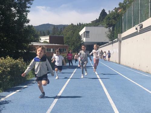 Proyecto STEM de pluviómetros, preparación para los exámenes oficiales, evento sobre el Campeonato Europeo de Atletismo y merendolas de fin de curso / STEM-Projekt mit Regenmessern, Vorbereitung auf offizielle Prüfungen, Event zur Leichtathletik Europameisterschaft und Abschlussfeiern am Ende des Kurses