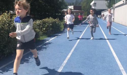 Proyecto STEM de pluviómetros, preparación para los exámenes oficiales, evento sobre el Campeonato Europeo de Atletismo y merendolas de fin de curso / STEM-Projekt mit Regenmessern, Vorbereitung auf offizielle Prüfungen, Event zur Leichtathletik Europameisterschaft und Abschlussfeiern am Ende des Kurses