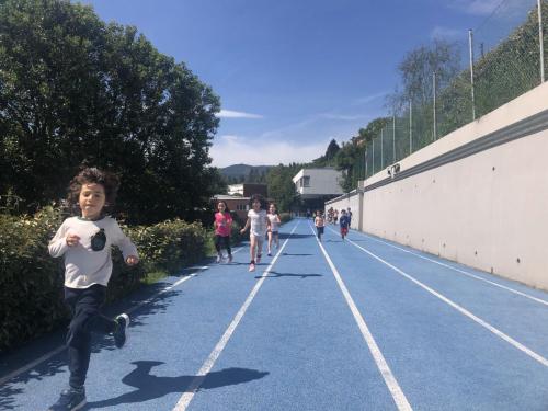 Proyecto STEM de pluviómetros, preparación para los exámenes oficiales, evento sobre el Campeonato Europeo de Atletismo y merendolas de fin de curso / STEM-Projekt mit Regenmessern, Vorbereitung auf offizielle Prüfungen, Event zur Leichtathletik Europameisterschaft und Abschlussfeiern am Ende des Kurses