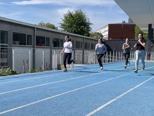 Proyecto STEM de pluviómetros, preparación para los exámenes oficiales, evento sobre el Campeonato Europeo de Atletismo y merendolas de fin de curso / STEM-Projekt mit Regenmessern, Vorbereitung auf offizielle Prüfungen, Event zur Leichtathletik Europameisterschaft und Abschlussfeiern am Ende des Kurses