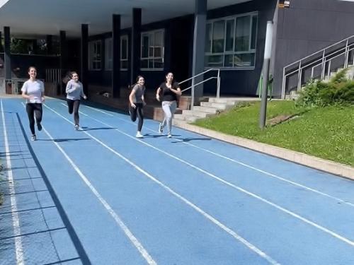 Proyecto STEM de pluviómetros, preparación para los exámenes oficiales, evento sobre el Campeonato Europeo de Atletismo y merendolas de fin de curso / STEM-Projekt mit Regenmessern, Vorbereitung auf offizielle Prüfungen, Event zur Leichtathletik Europameisterschaft und Abschlussfeiern am Ende des Kurses