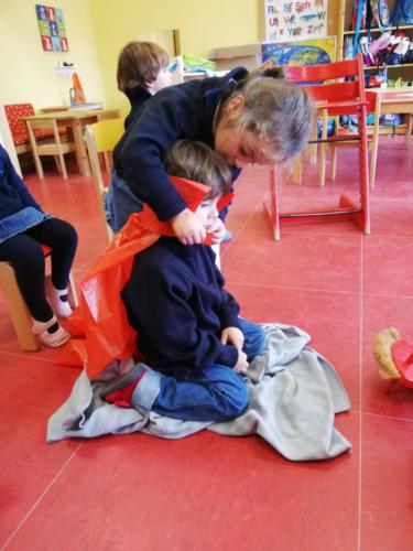 San Martín en el Jardín de Infancia / Sankt Martin im Kindergarten